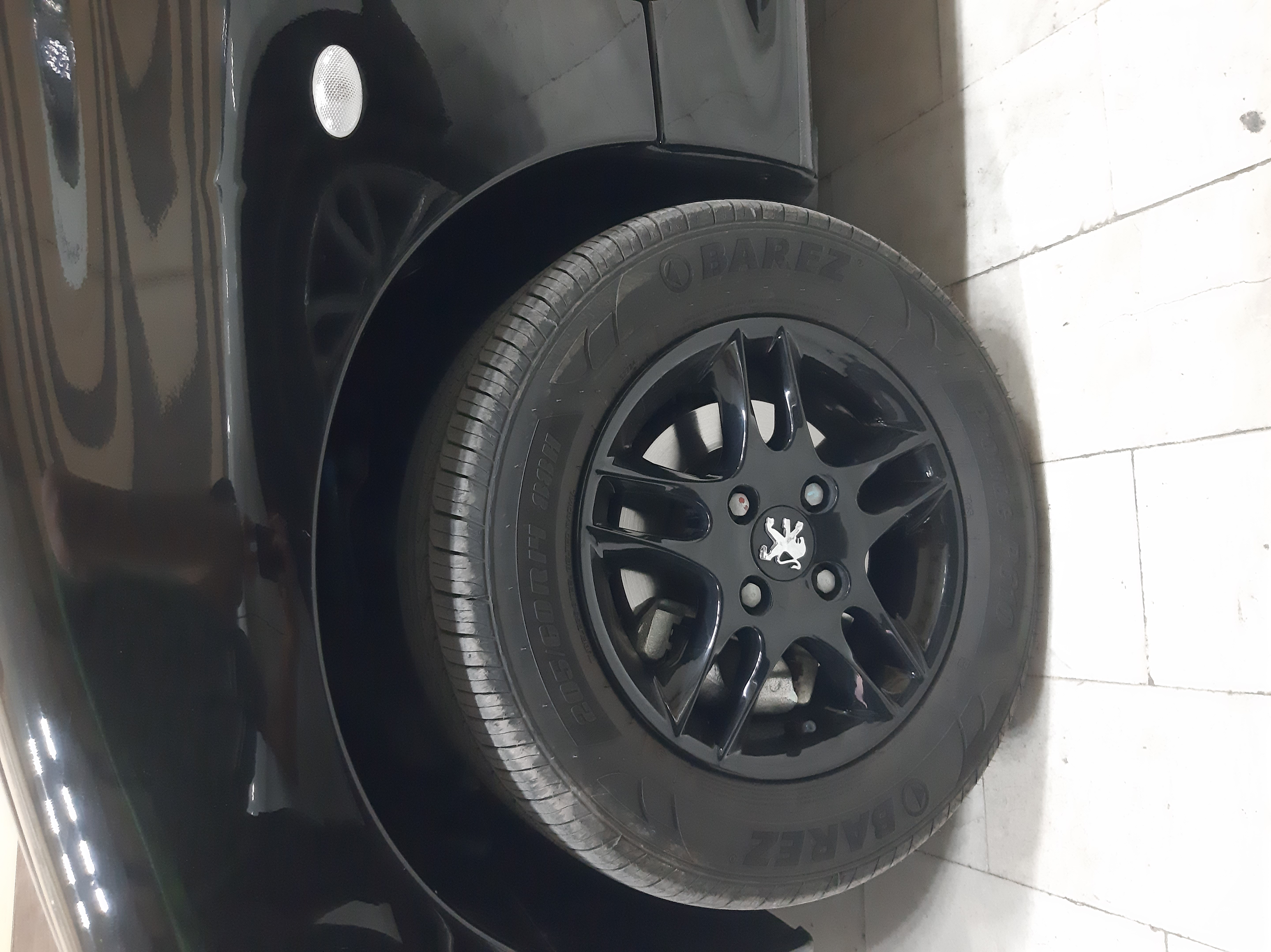 پژو 206 سفارشی تیپ 3 رنگ مشکی مدل 401 رینگ اسپرت سقف پانورما